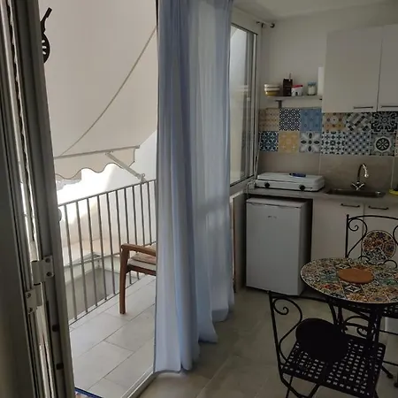 Deni's Per 2 Con Veranda Balcone 別荘 *